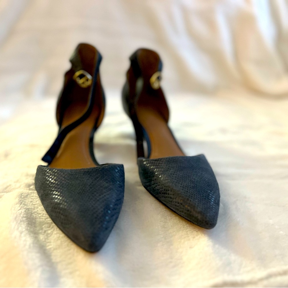 Clarks Navy Kitten Heels size 6.5
